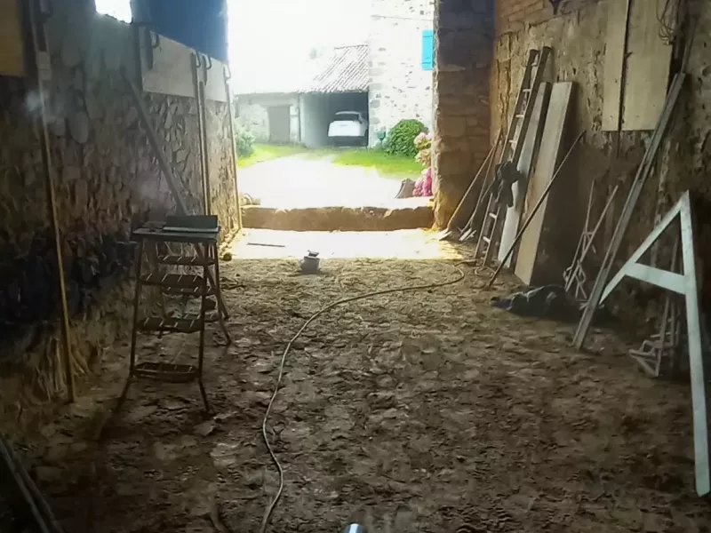 Rénovation annexe : préparation sol et murs